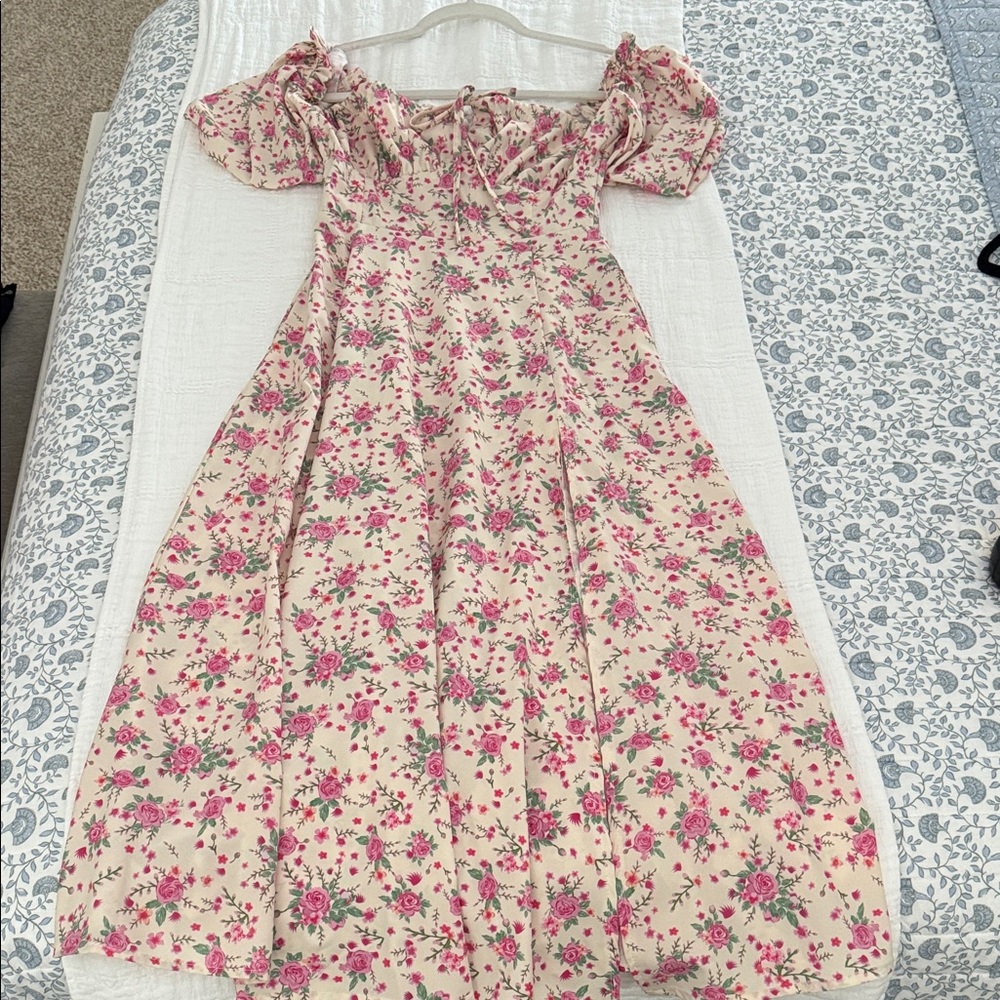 👗 Floral Off-Shoulder or On-Shoulder Midi Dress Size: XXS ✨